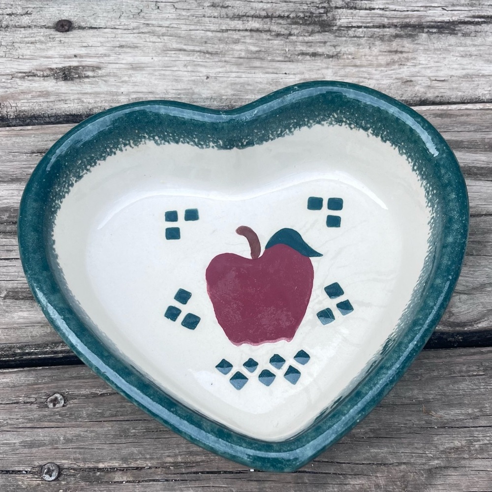 COUNTRY APPLE STONEWARE HEART SHAPED BAKING DISH